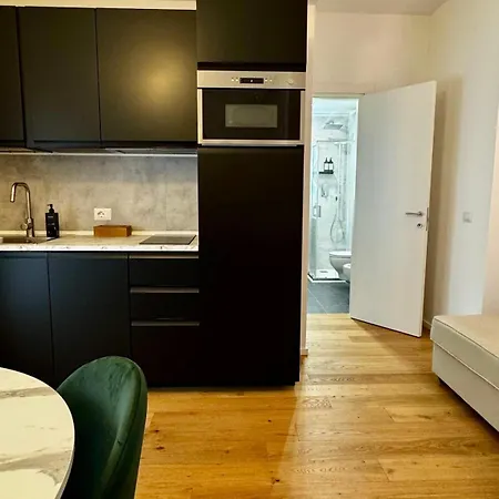 Eccelsobarese - Close To Airport Train Link * Bari