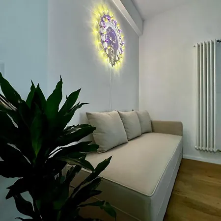 Eccelsobarese - Close To Airport Train Link *
