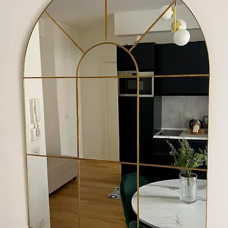 Eccelsobarese - Close To Airport Train Link